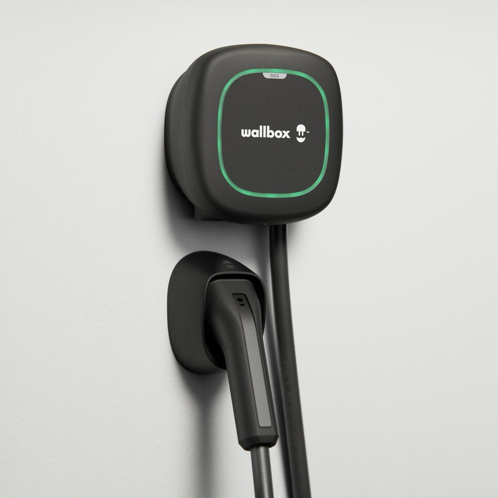 Carregador elétrico Wallbox Pulsar Max instalado na parede