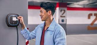 Carregador elétrico Wallbox Pulsar Pro instalado na parede